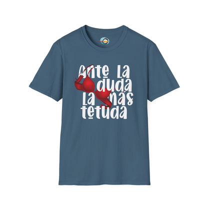 Ante la duda, la más tetuda - Caniseta Unisex