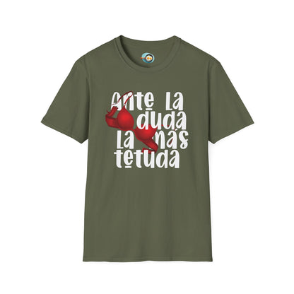 Ante la duda, la más tetuda - Caniseta Unisex