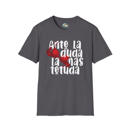 Ante la duda, la más tetuda - Caniseta Unisex