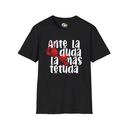 Ante la duda, la más tetuda - Caniseta Unisex