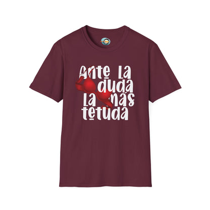 Ante la duda, la más tetuda - Caniseta Unisex