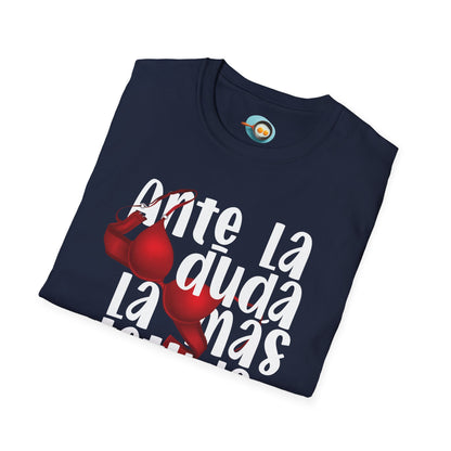Ante la duda, la más tetuda - Caniseta Unisex